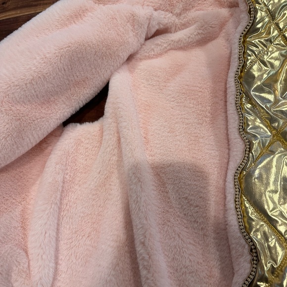 Epic threads girl large gold shiny puffer vest with faux fur pink inside - Picture 3 of 3